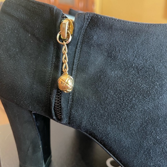 Fabulous vintage Chanel Camoscio leather bootie!! - Picture 3 of 7